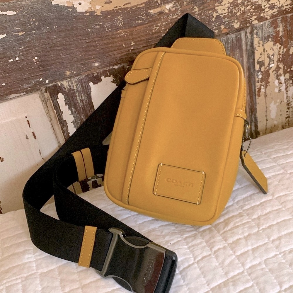 NEW W/TAGS COACH CROSSBODY BAG
